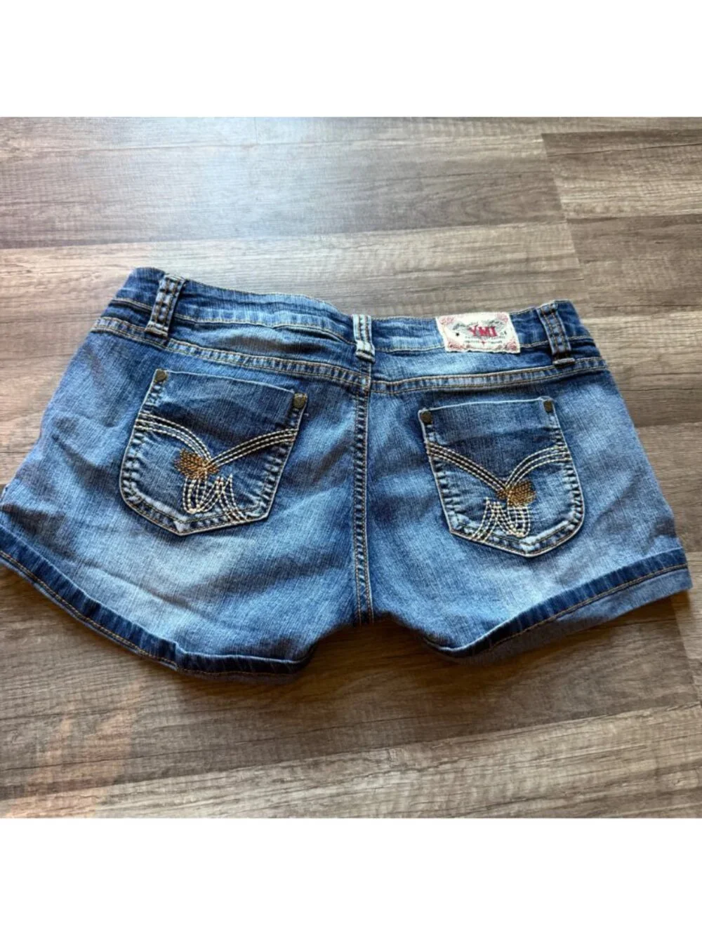 (BOGO 25% Off) YMI Womens Denim Shorts Size 7 Embroidered Back Pockets Medium